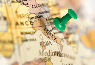 Location Italy. Green pin on the map.