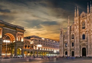 Piazza del Duomo à noite em Milão