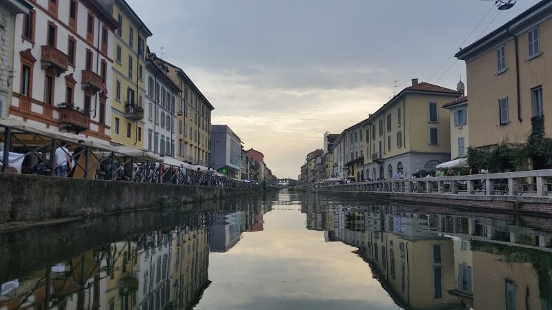 Canal Naviglio Grande em Milão na Itália