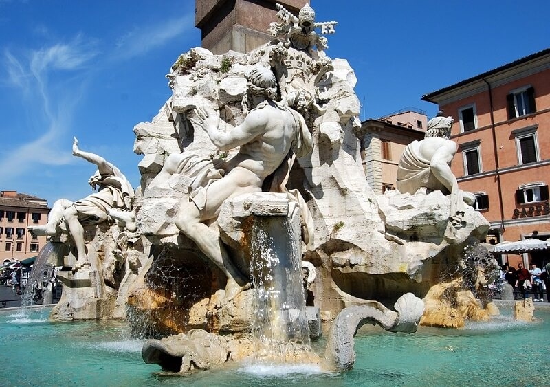 Detalhes da Fontana dei Quattro Fiumi em Roma