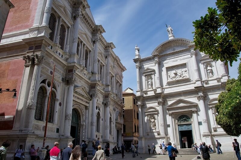 Entrada da Igreja de São Roque em Veneza
