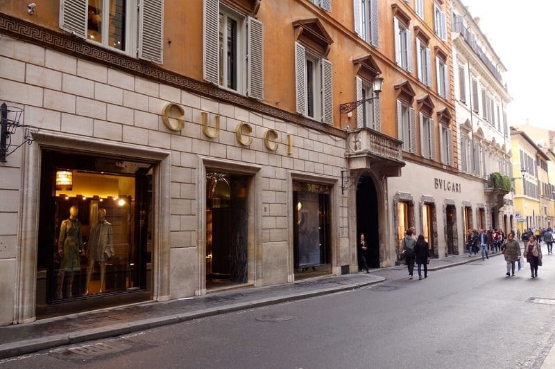 Loja da Gucci e da Bulgari na Via Veneto em Roma