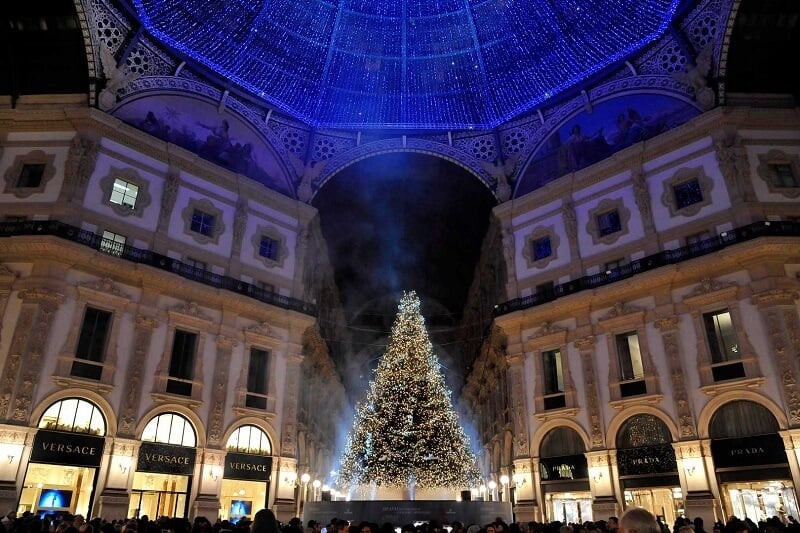Árvore de Natal montada na Galeria Vittorio Emanuele II