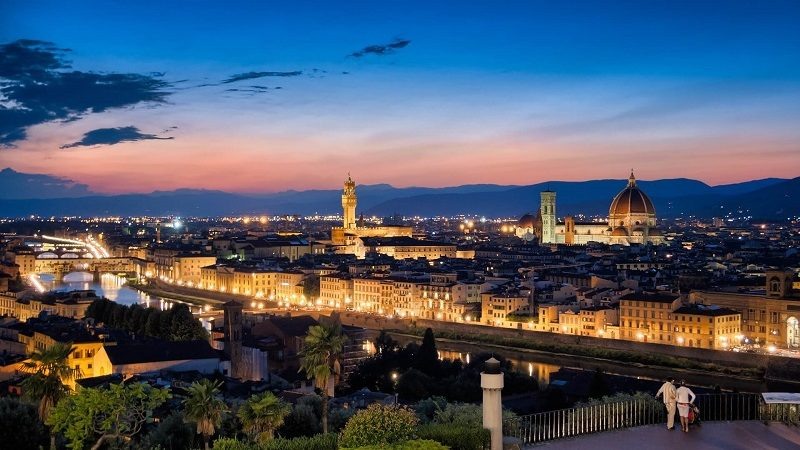 Vista noturna da cidade de Florença
