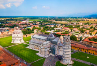 Vista de um dia ensolarado em Pisa