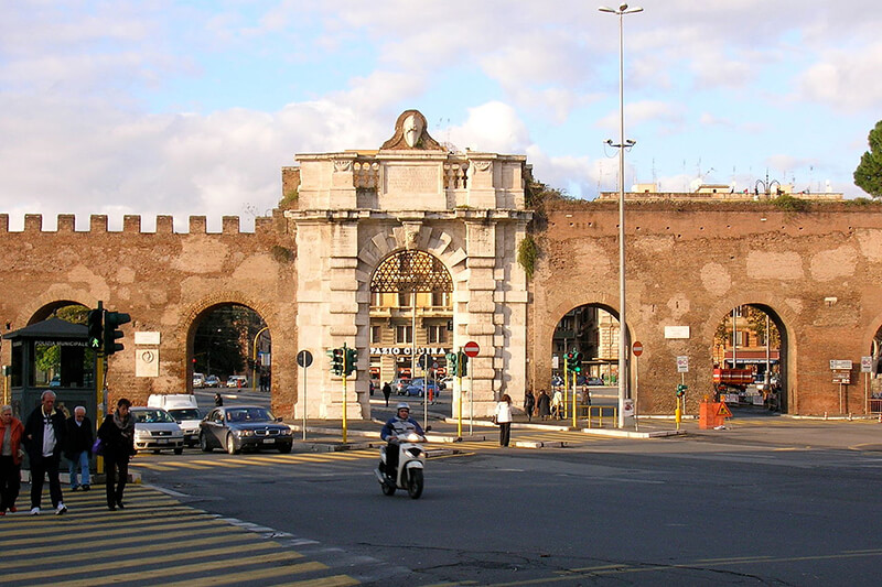 Porta de San Giovanni em Roma