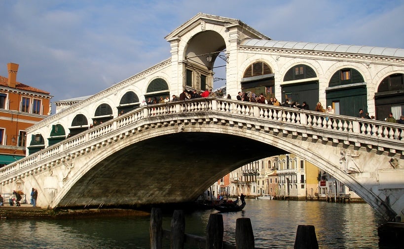 Sobre a Ponte di Rialto em Veneza 