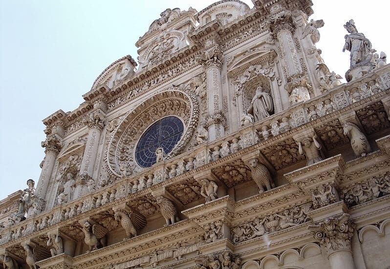 Arquitetura da Basílica de Santa Cruz em Florença
