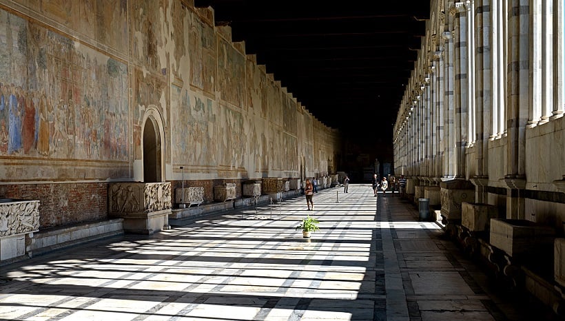 Interior do Camposanto Monumentale em Pisa