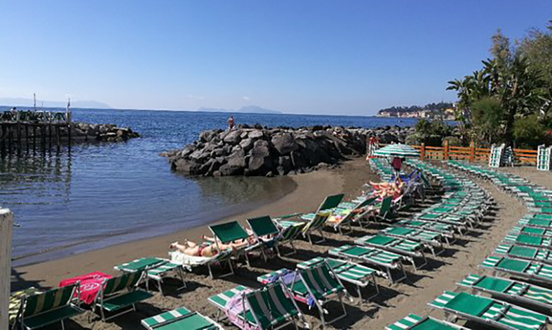 Praia de Lido Sirena em Nápoles