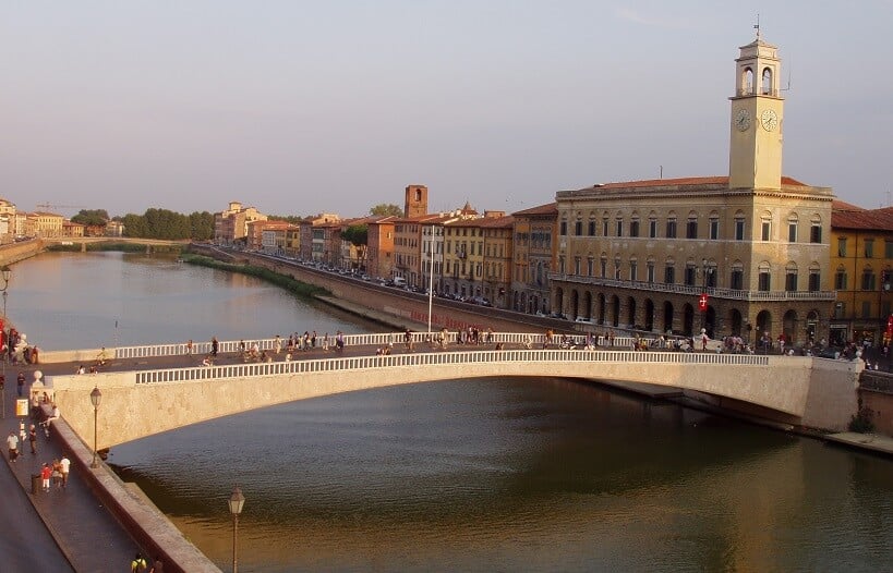  Passeios ao longo do Rio Arno em Pisa