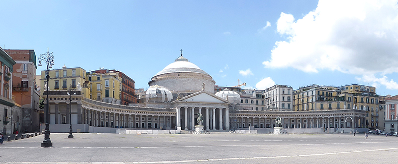 Praça do Plebiscito em Nápoles no inverno