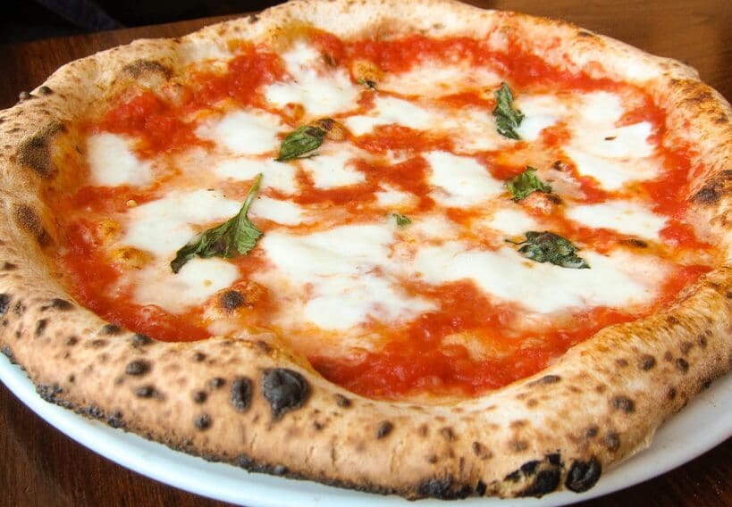 Pizza de Nápoles na Itália