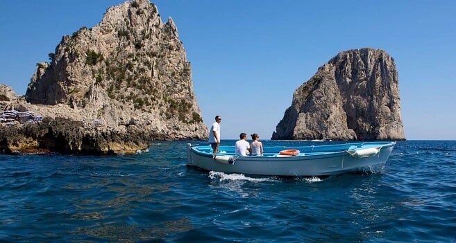  Passeio de barco em Amalfi 