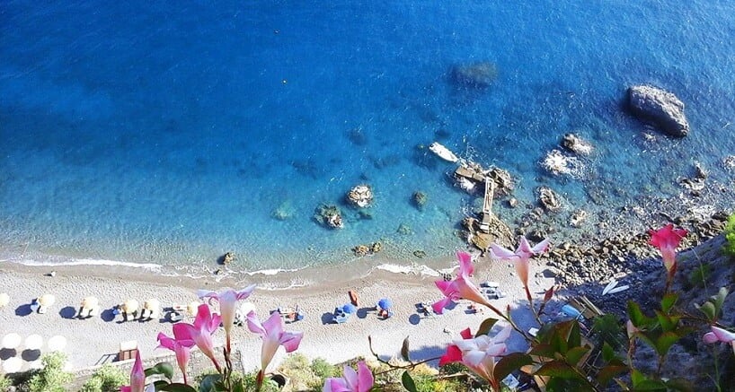 Vista Aérea da Praia Duoglio em Amalfi