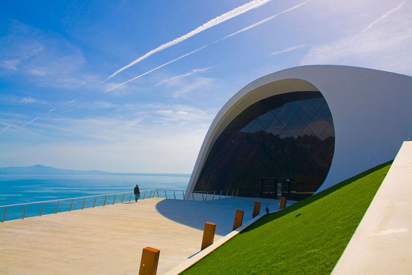 Auditório de Oscar Niemeyer em Ravello 