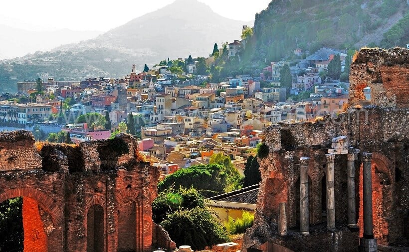 Vista da cidade de Taormina na Itália