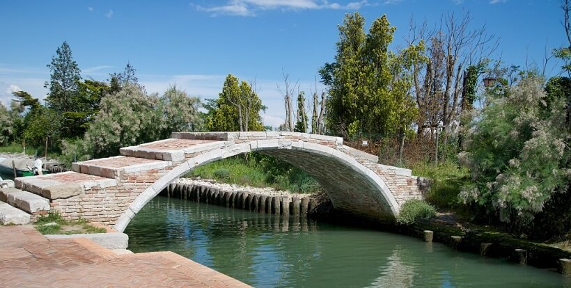 Ponte del Diavolo na Ilha de Torcello em Veneza