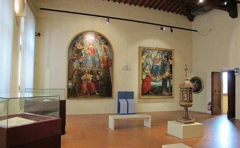 Peças expostas no Museo Statale d'Arte Medievale e Moderna em Arezzo 