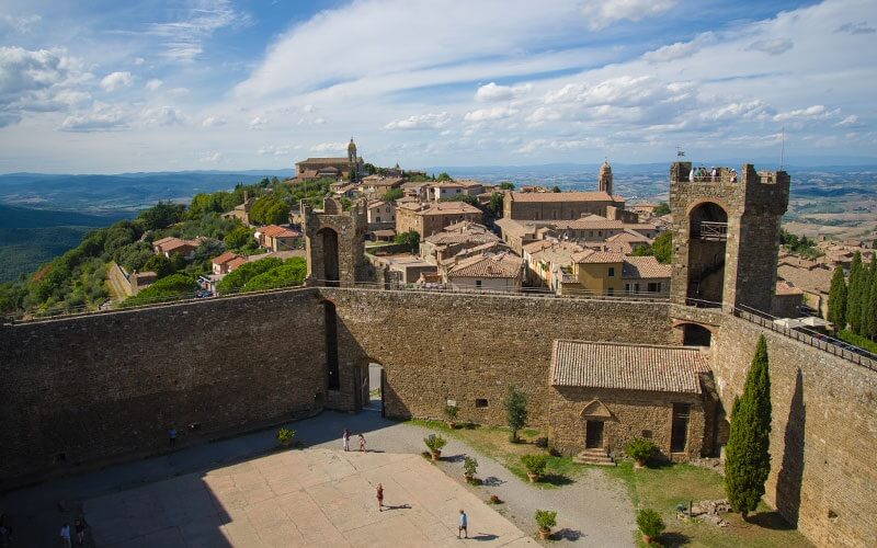 Fortaleza da cidade de Montalcino na Itália