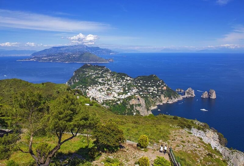 Vista do alto do Monte Solaro em Capri
