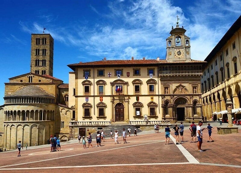Piazza Grande em Arezzo na Itália