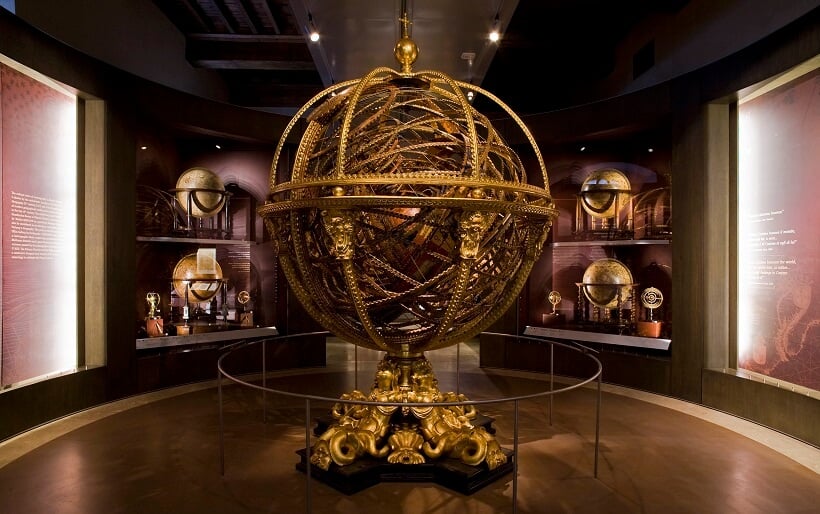 Esfera armilar exposta no Museo Galileo em Florença 