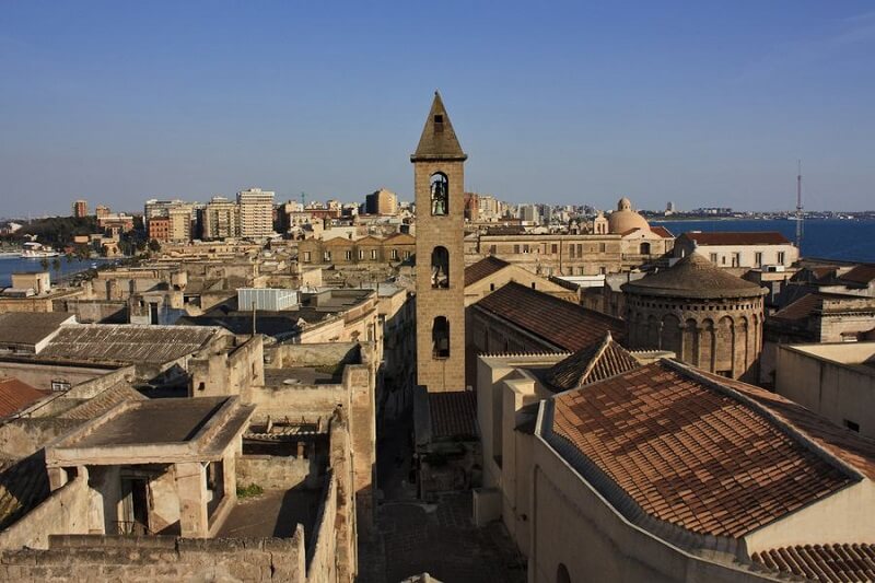 Vista de parte da cidade de Taranto