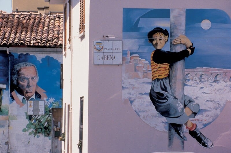 Pinturas nos muros do Borgo San Giuliano