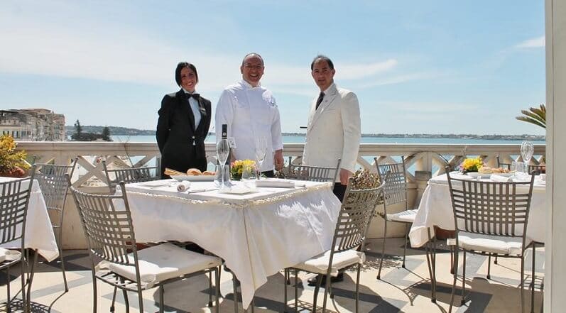 Funcionários do restaurante La Terrazza Sul Mare em Siracusa 