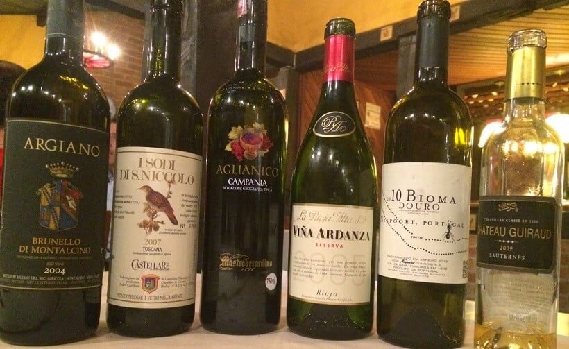 Garrafas produzidas na vinícola Argiano