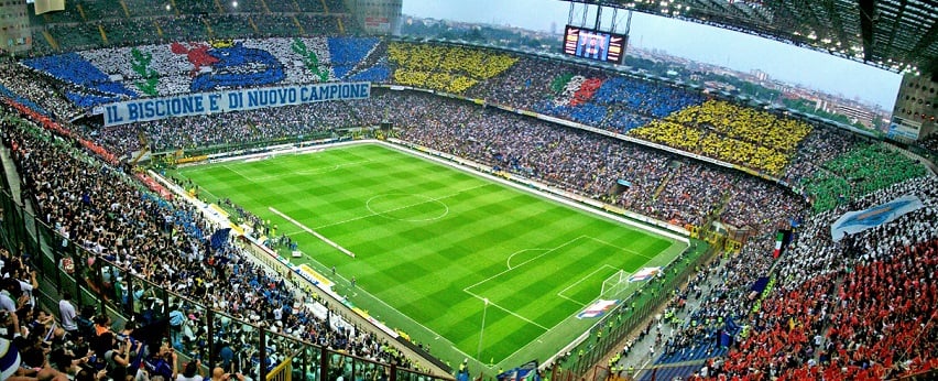 Jogo de futebol na Itália: Milan x Inter de Milão