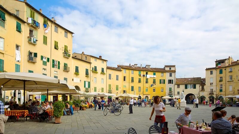 Piazza dell'Anfiteatro em Lucca 