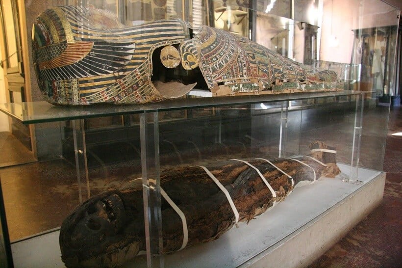 Artefatos expostos no Museu Arqueológico em Florença