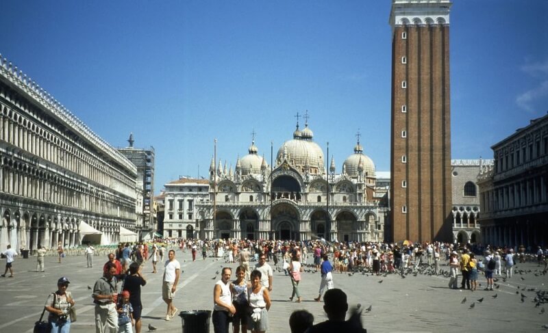 Visitantes na Piazza San Marco