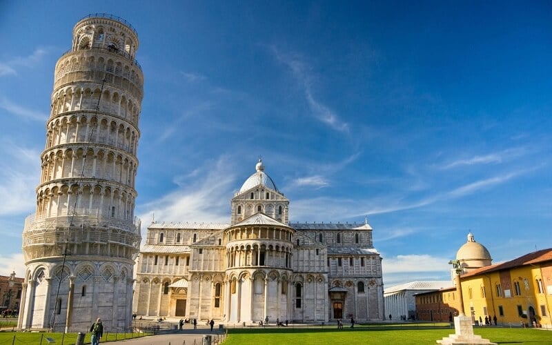 Torre de Pisa na Piazza dei Miracoli em Pisa