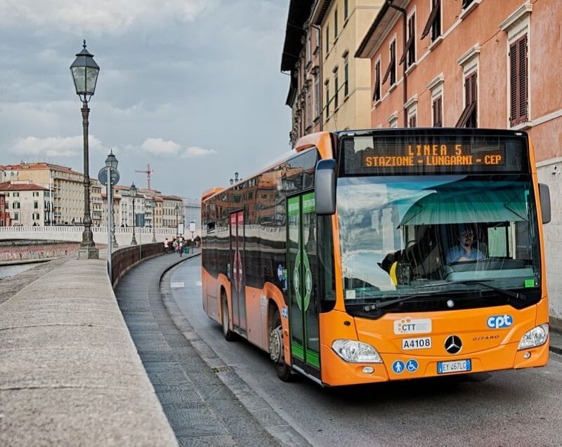 Ônibus em Pisa