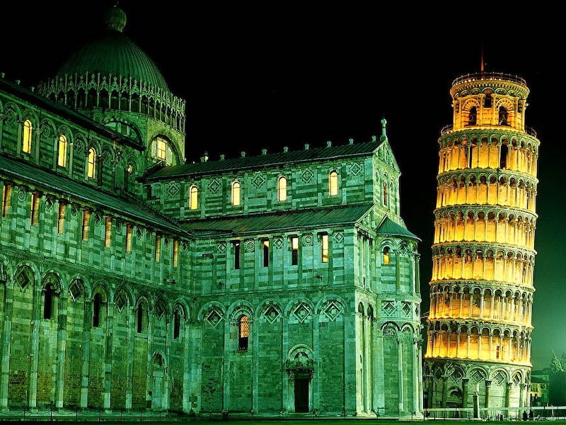 Catedral de Pisa e Torre de Pisa à noite