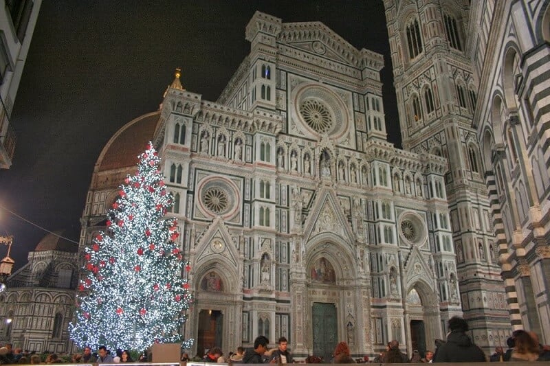 Árvore de Natal na Piazza del Duomo em Florença