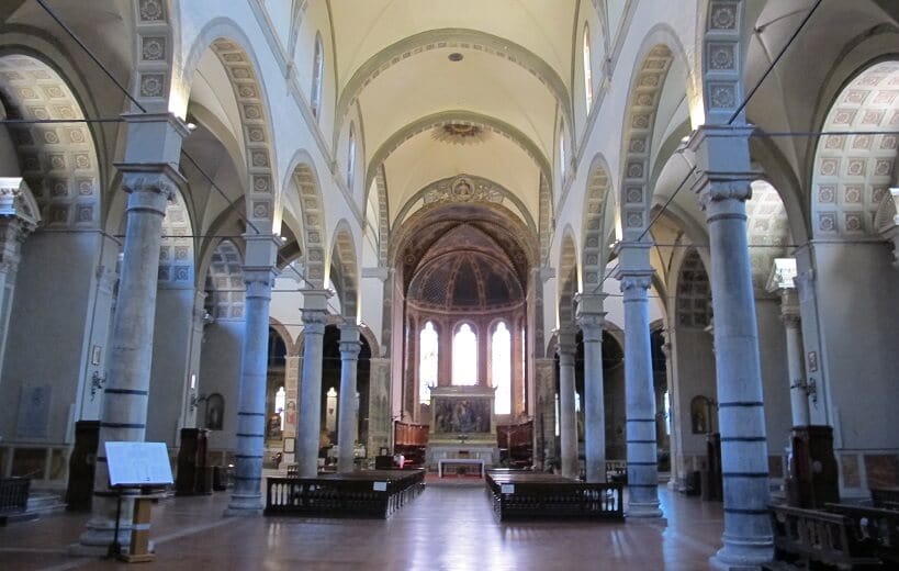 Interior da Igreja Santa Maria dei Servi em Siena