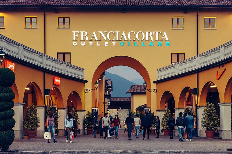 Ingressos para tour de compras por Franciacorta Outlet Village em