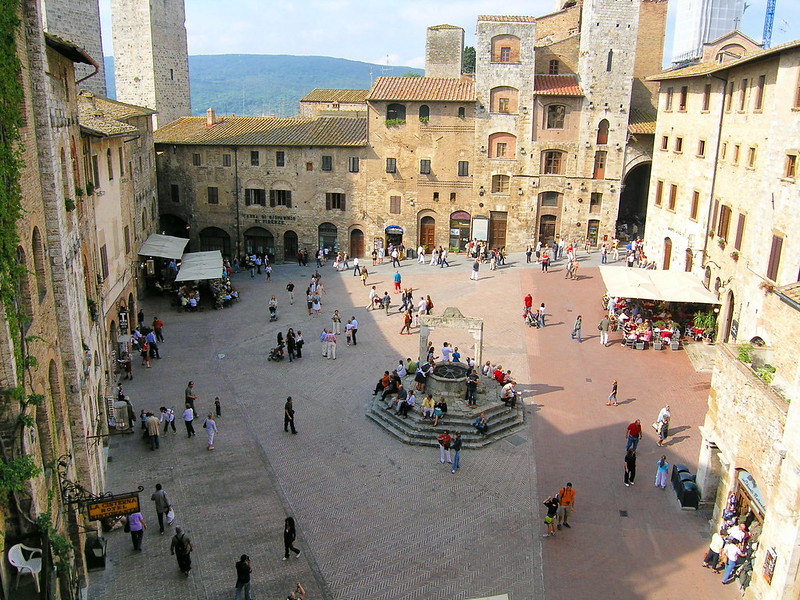 Piazza della Cisterna em San Gimignano