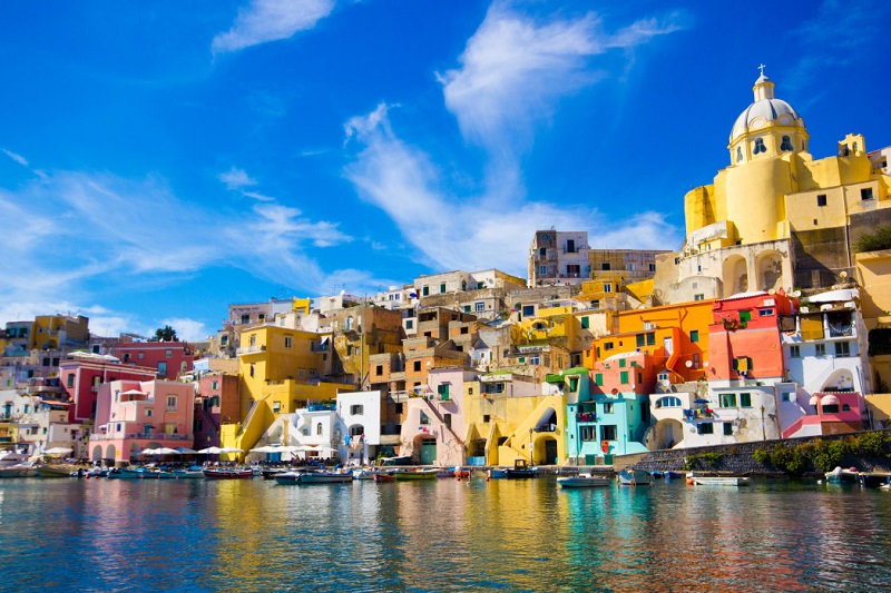 Tradicionais casas coloridas de Nápoles