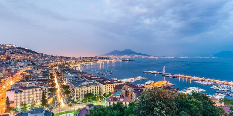 Vista do entardecer em Nápoles